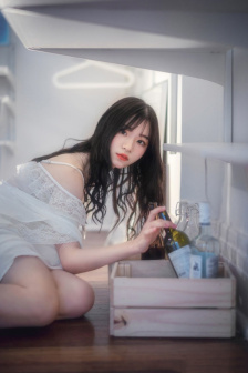 女班长哭着说不能生孩子视频